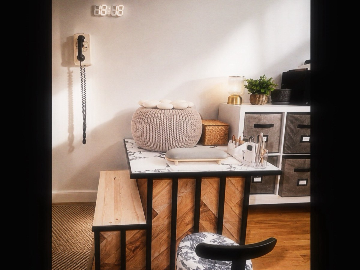 Recent photo of the private nail studio workspace